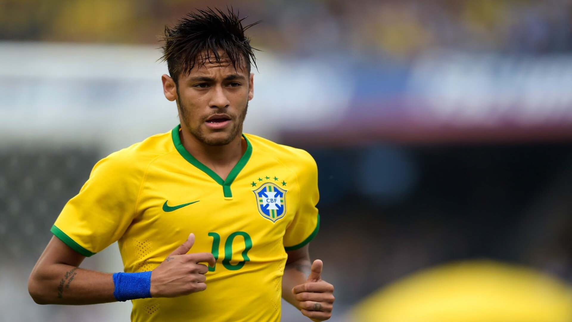 本土足球明星温情助力青少年发展计划，足球明星 受欢迎