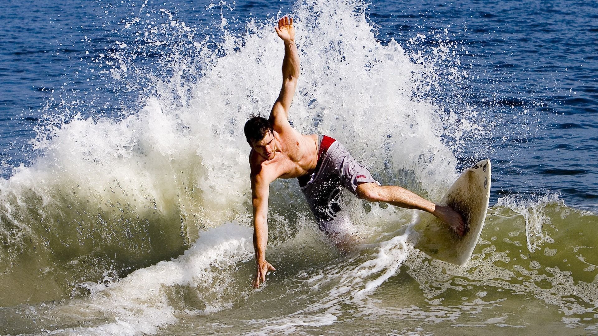 ky体育-逆境之中：专项战术让车队逆转局势，逆转困境